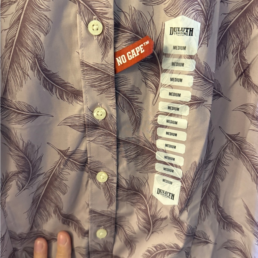 NWT Duluth Pink Feather Print Button-Up Shirt size medium - Picture 3 of 9